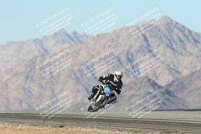 media/Dec-01-2025-Moto Forza (Mon) [[2daa91e15f]]/3-Beginner Group/Session 4 Turn 9/